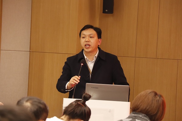 6、开元网页版总工程师苏群山主持会议 .JPG