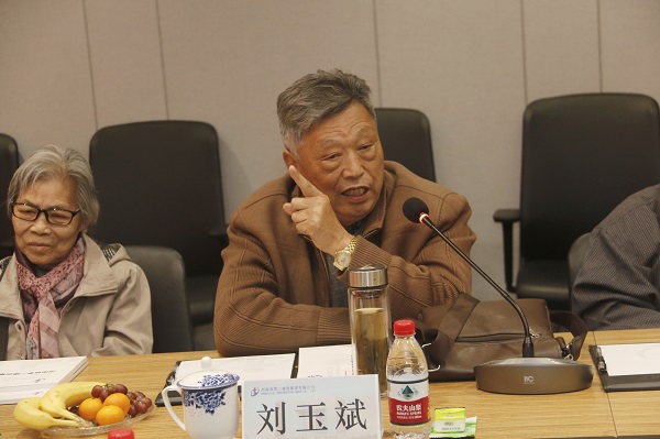 离退休老同志畅谈参观感受.jpg 离退休老同志畅谈参观感受.jpg