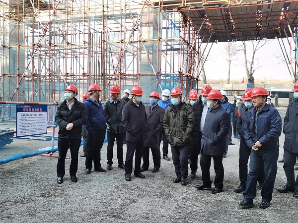 1、开元网页版领导与华能集团领导参观施工现场.jpg 1、开元网页版领导与华能集团领导参观施工现场.jpg