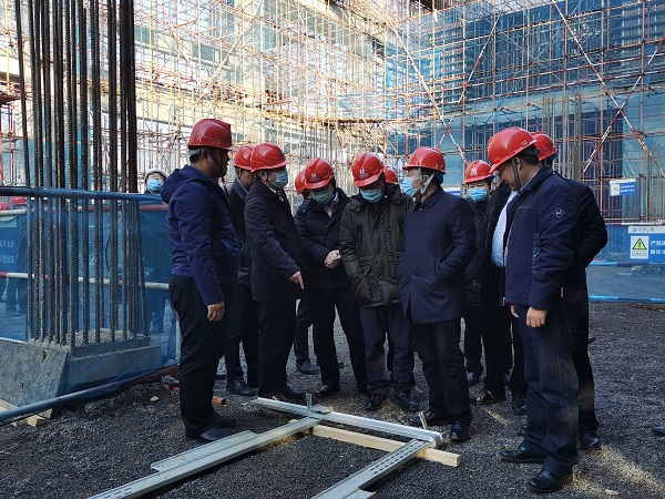 3、开元网页版领导与华能集团领导交流方型扣加固体系工艺.jpg 3、开元网页版领导与华能集团领导交流方型扣加固体系工艺.jpg