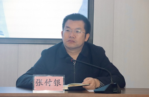 3、新乡市住房和城乡建设局副局长张付银发表讲话.jpg 3、新乡市住房和城乡建设局副局长张付银发表讲话.jpg