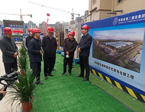 鹤壁市住建局局长常文君视察项目现场安全质量标准化建设情况.jpg 鹤壁市住建局局长常文君视察项目现场安全质量标准化建设情况.jpg