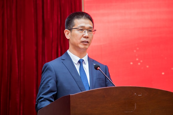 河南省建筑业协会中小企业分会会长、开元网页版总经理祝建明作表态发言.jpg 河南省建筑业协会中小企业分会会长、开元网页版总经理祝建明作表态发言.jpg