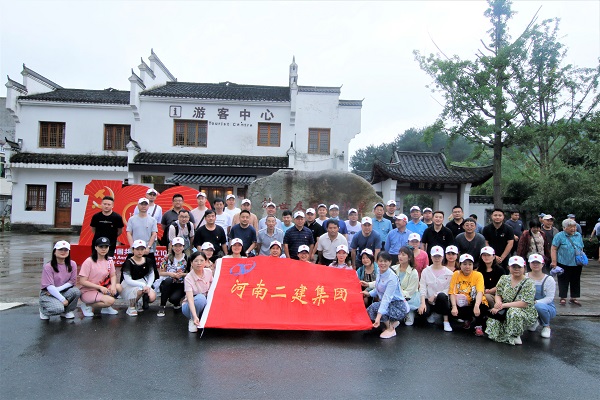 13、在许世友将军故里合影留念.jpg 13、在许世友将军故里合影留念.jpg