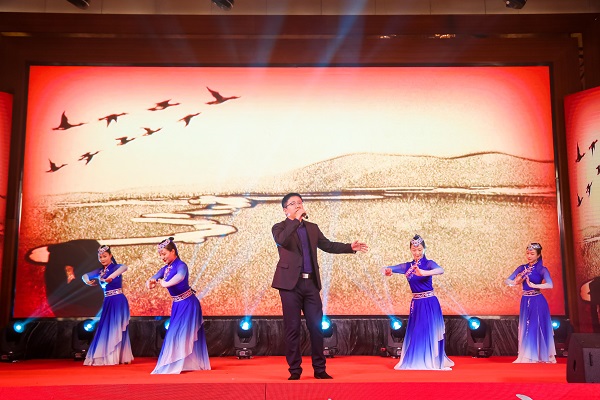 开元网页版选送的独唱节目《鸿雁》.jpg 开元网页版选送的独唱节目《鸿雁》.jpg