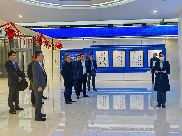 参观国机工程集团企业长廊.jpg 参观国机工程集团企业长廊.jpg