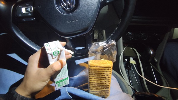 8项目员工返回途中,简单用餐.jpg 8项目员工返回途中,简单用餐.jpg