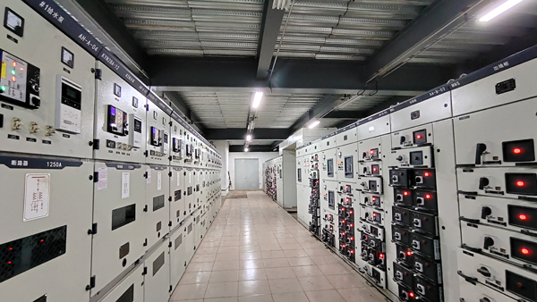 主厂房零米配电间.jpg 主厂房零米配电间.jpg