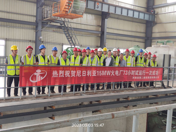 项目正式移交与业主合影.jpg 项目正式移交与业主合影.jpg