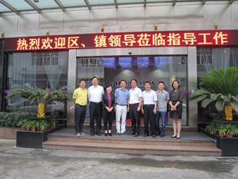 番禺区区长何汝诚赴开云手机入口集团考察指导